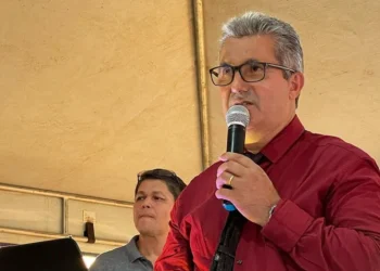 Na foto, pastor Daniel, durante pregação