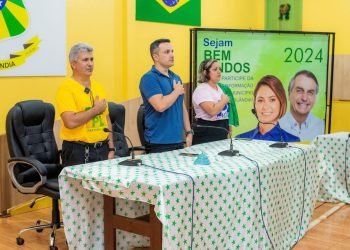 Darci Alves Pereira, em Medicilândia, no PA, ao lado de Rogério Barra, secretário geral do partido no estado. — Foto: Reprodução/Redes sociais