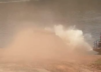Vídeo: Momento exato em que a carreta carregada de cimento cai no Rio Xingu
