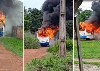 Ônibus escolar pegou fogo na comunidade João Pereira, mais conhecida como JP, na região do Planalto da Rodovia Santarém Curuá-Una (PA 370), aproximadamente 25 km distante de Santarém (Divulgação/Jornal O Impacto)