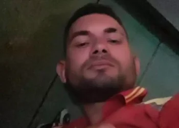 Cleiton Sampaio Herculano, de 25 anos, conhecido como "Totó", foi morto neste domingo (4), a tesouradas. (Reprodução / Redes sociais)