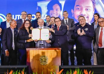 Lula assina Projeto de Lei que cria pacote de direitos para motoristas de aplicativos