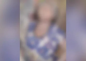 Ainda não há informações sobre a identificação da vítima. As autoridades policiais foram informadas e partiram com destino à comunidade para iniciar os procedimentos legais (Reprodução/Facebook/Portal Obidense)