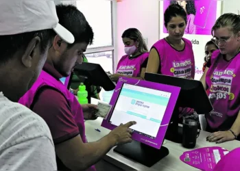 Nesse momento, todo o processo de negociação é feito de maneira digital | Foto: Wagner Santana/Diário do Pará