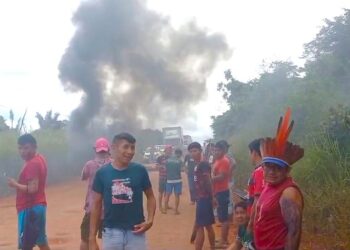 Indígenas voltam a bloquear a BR-230 entre Medicilândia e Uruará, no Pará