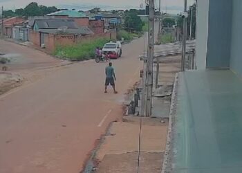 Viatura da PM atinge moto com mulheres no interior do Pará; VÍDEO — Foto: Reprodução/Redes Sociais