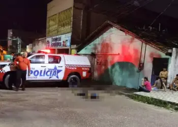 As polícias Civil e Militar realizam diligências para identificar oficialmente a vítima, assim como os suspeitos que, até o momento, seguem foragidos. (Reprodução / Correio de Carajás)