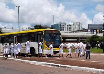 Pela lei, a saída existirá para visita à família e participação em atividades que colaborem para o convívio social