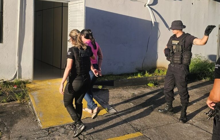 Mulher presa foi conduzida à delegacia. — Foto: PC PA