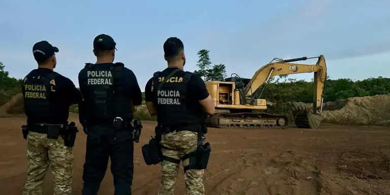 As investigações prosseguem no sentido de identificar o responsável pela mineradora clandestina (Foto: PF Marabá)