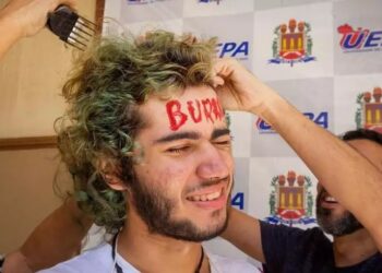 Estudante comemora aprovação no vestibular. — Foto: Ascom Uepa