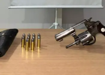 Arma de fogo que estava em embarcação vinda de Manaus é apreendida em Breves