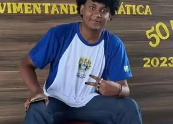 Jovem de 19 anos morre após celular explodir enquanto carregava no Acre