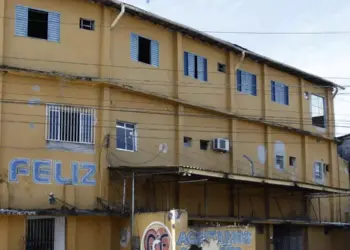 Encapuzados invadem motel e matam homem, em Belém, neste 1º de Maio