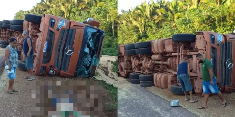 Imagem mostra a carreta tombada às margens da rodovia e o condutor deitado ao chão. (Foto: Reprodução | Portal Giro)