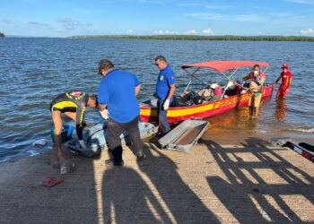 Os corpos das vítimas do naufrágio no rio Xingu chegam em Altamira após serem encontradas pelo Corpo de Bombeiros. (Divulgação / 9ªGBM)