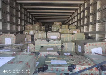 O produto foi apreendido e encaminhado para a Receita Federal. As investigações prosseguem para identificar os responsáveis pela mercadoria contrabandeada. (Divulgação/ PF)