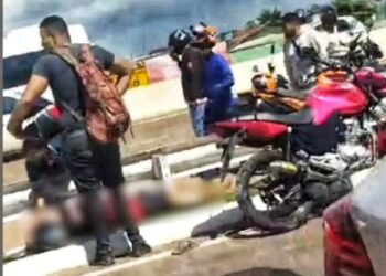  Jovem morre após colidir com mureta de proteção