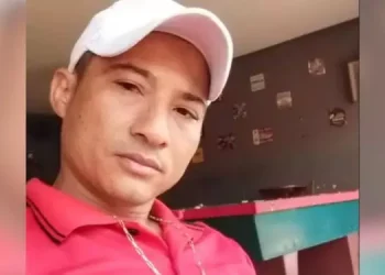 Uma faca encontrada no local e encaminhada à perícia, para identificar se foi o objeto usado no crime. (Reprodução/ redes sociais)