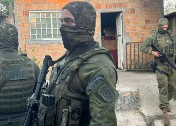 Agentes em ação durante o cumprimento dos mandados em Marabá. (Imagem: Polícia Civil)