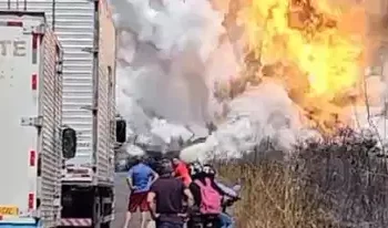 Explosão de grande impacto aconteceu no momento em que vários condutores estavam parados na rodovia (Reprodução Redes Sociais)