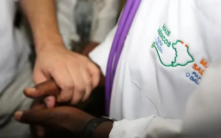 Com o programa Mais Médicos, o Ministério da Saúde tem como objetivo beneficiar mais de 10 milhões de pessoas em todo o Brasil — Foto: Karina Zambrana /ASCOM/MS