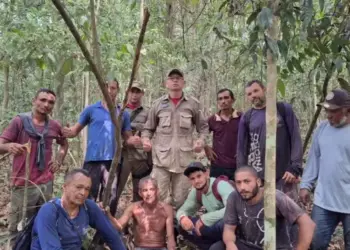 Homem após ser encontrado na mata (Foto: Portal O Giro)