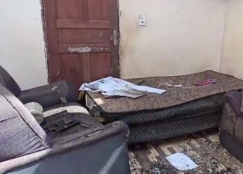 Brasil Novo: Incêndio destrói casa após vela cair sobre colchão em bairro residencial