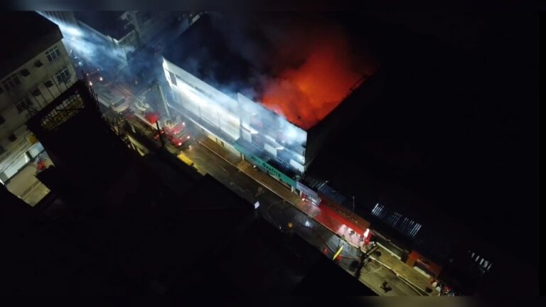 Incêndio atinge loja em Santarém — Foto: Ana Thalia