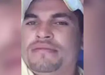 A imagem mostra Daniel da Costa Silva, de 39 anos, suspeito de assassinar a ex-mulher, Patrícia Almeida Silva, 34, no fim do ano passado, no Maranhão, por não aceitar o fim do relacionamento. (Foto: Reprodução | Imperatriz Online)