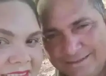 A imagem mostra as duas vítimas do acidente: Andréia Cintia Magalhães Pompeu (à esquerda) e o marido dela, Manoel Raimundo de Souza Cruz (à direita). (Foto: Reprodução | Portal Diário de Cametá)
