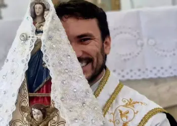 Além de sacerdote, padre Fabrício se descrevia em seu perfil nas redes como cantor e escritor, sempre usando sua plataforma para aproximar as pessoas de sua fé. (Reprodução)