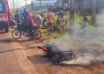 Colisão entre motocicletas provoca incêndio e deixa mulher gravemente ferida em Altamira (PA)