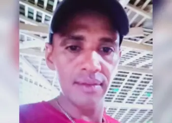 A imagem Rodrigo de Castro de Souza, suspeito de atirar quatro vezes no marido da ex-companheiro. (Foto: Reprodução | Redes sociais)