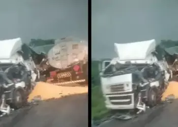 Caminhão-tanque e carreta com milho colidiram na rodovia BR-155, em Marabá. (Reprodução / Redes Sociais)