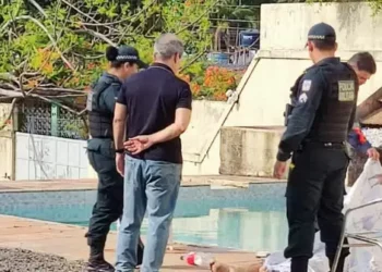 Vítima sendo removida do local onde o afogamento ocorreu. (Foto: Redes Sociais)