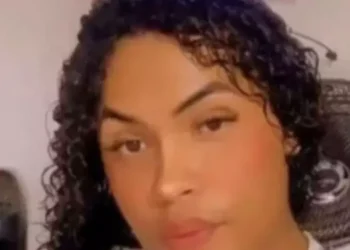 A imagem mostra a travesti Mayla, que estava desaparecida desde a noite do último sábado (14/12) e foi encontrada morta nesta segunda-feira (16/12). (Foto: Reprodução | Giro Portal)