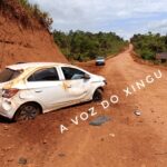 Veículo colide com barranco na BR-230 em Medicilândia