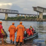 Sobe para 14 o número desaparecidos após queda de ponte