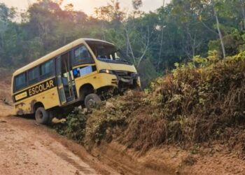 Estudantes e motorista ficam feridos em acidente com ônibus escolar em Paragominas