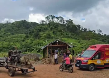 O Corpo de Bombeiros informou que, neste sábado (25/1), outra equipe da corporação está se deslocando de Belém de aeronave para reforçar os trabalhos no local. (Foto/Carlena Assis/Correio de Carajás)