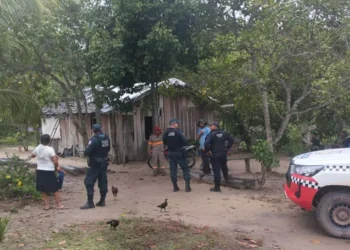 A imagem mostra policiais militares na região onde as vítimas, que são da mesma família, desapareceram. (Foto: Divulgação | PMPA)