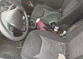 De acordo com a Polícia Civil, o adolescente apreendido teria iniciado uma confusão com o professor e também quebrado os vidros do veículo da vítima. Na ocasião, outro menor envolvido disparou contra Fredson, mas os tiros não atingiram o educador. (Reprodução/ site/ Correio de Carajás)