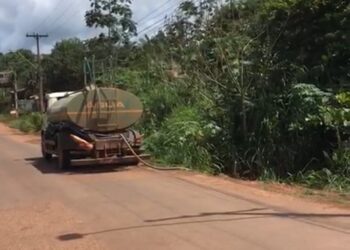 Caminhão-pipa em igarapé gera confusão em Altamira; Companhia esclarece uso de água para serviços de limpeza