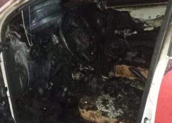 Carro incendiado em Moju — Foto: Divulgação/ Redes Sociais