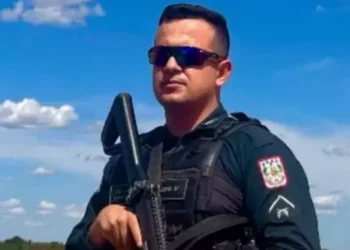 A imagem em destaque mostra Marcos Alves dos Santos, de 28 anos, soldado da Polícia Militar, que morreu em um acidente de trânsito no fim da tarde de domingo (23/2), na PA-287, em Redenção, sudeste do Pará. (Foto: Reprodução | 7º BPM)