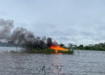 Incêndio em embarcação é registrado no Rio Xingu em Altamira