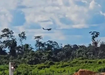 O piloto, único ocupante da aeronave, conseguiu sair ileso