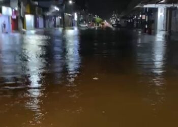 Ruas de Altamira são inundadas após forte chuva
