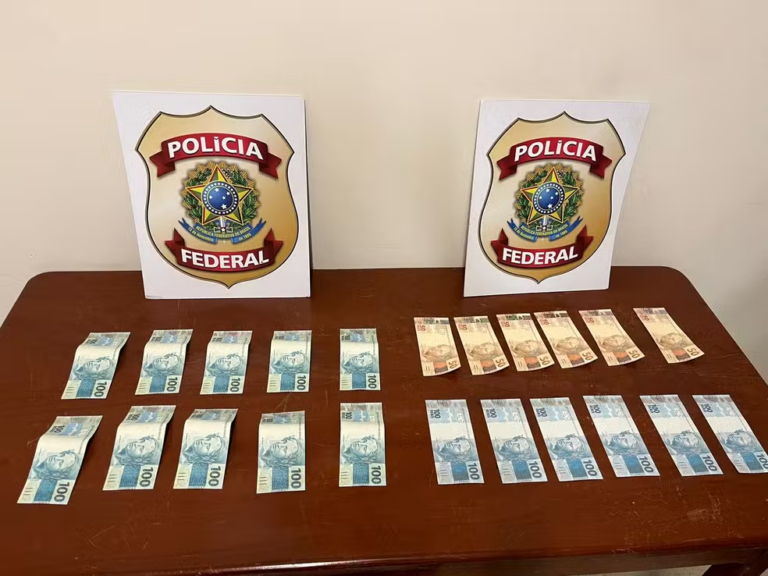 PF prende dois homens com cédulas falsas. — Foto: Ascom/PF